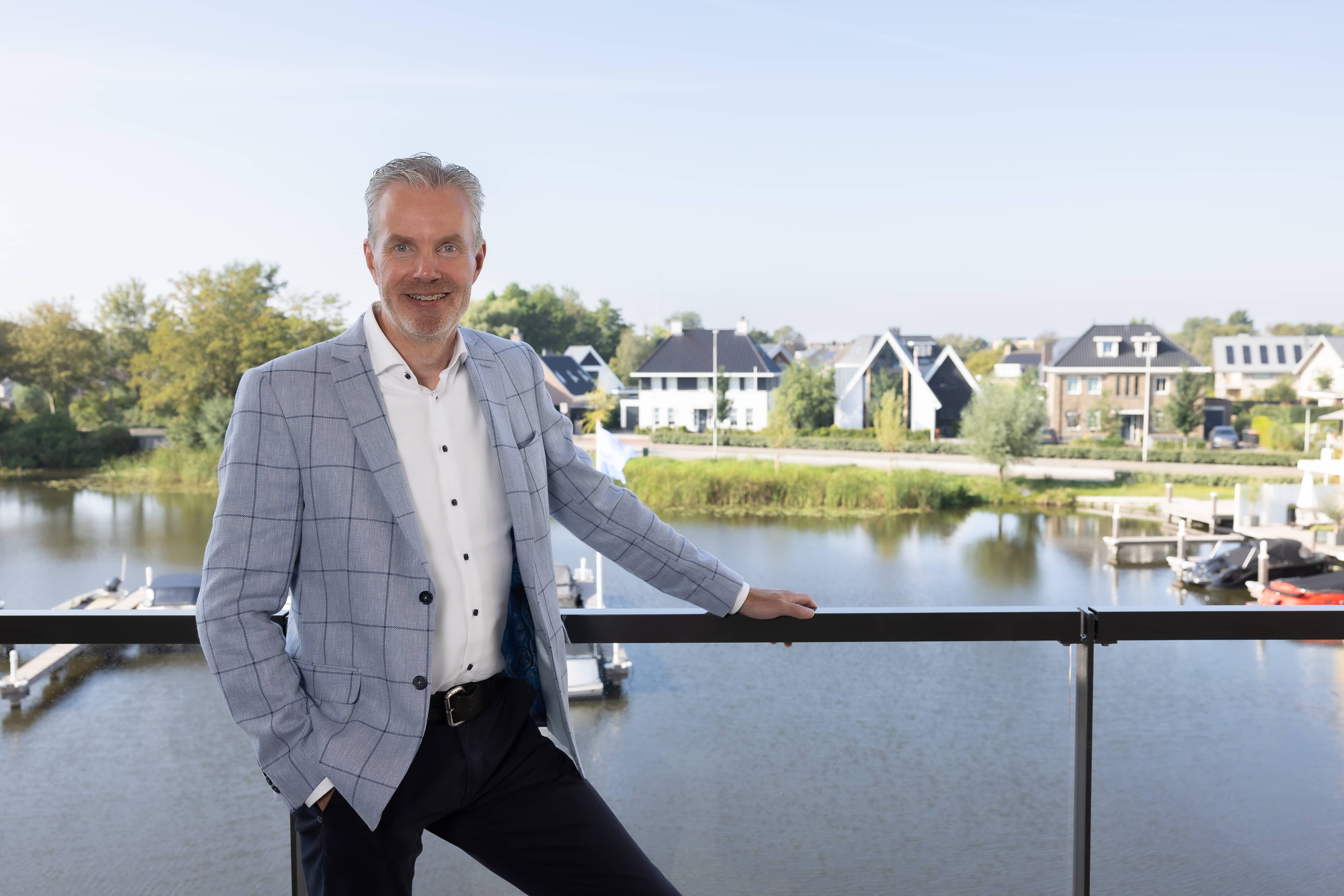 OKHUIJSEN MAKELAARDIJ; </br>Ontzorgen van A tot Z